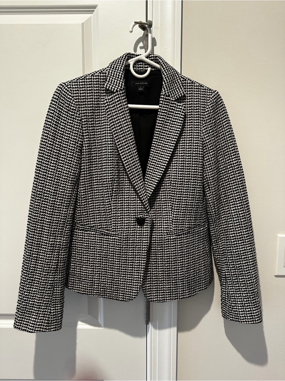 Ann Taylor Black & White Houndstooth Single-Button Blazer
